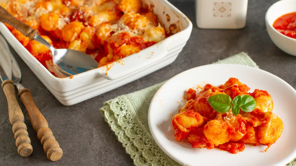 Gratin de gnocchis lardons et mozzarella : notre recette express et gourmande pour se régaler à coup sûr !