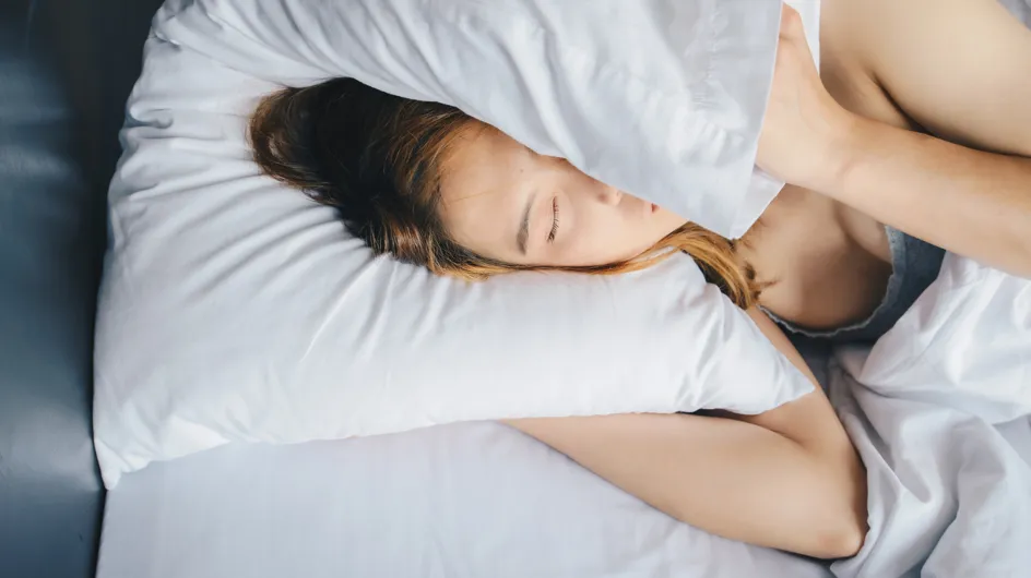 Dormir avec un soutien-gorge ou une brassière, bonne ou mauvaise idée ? Une experte répond