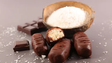 Barre chocolatée à la noix de coco façon bounty maison - Recettes de  cuisine Ôdélices