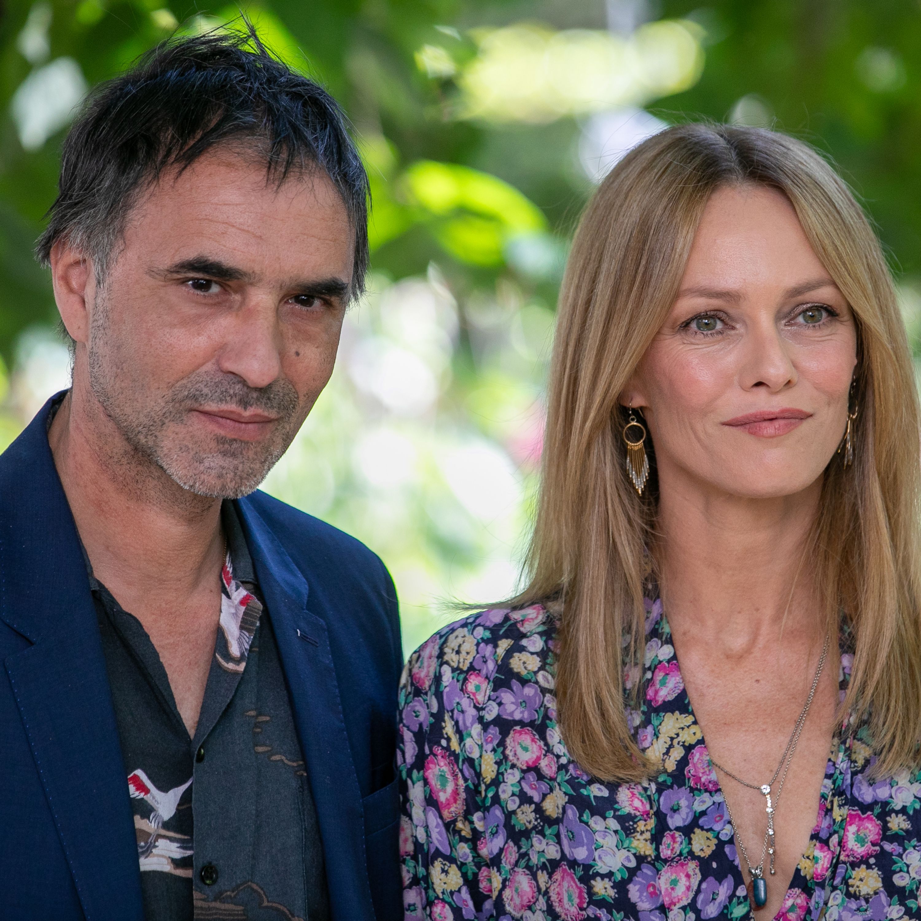 Les 7 Vies De Léa Netflix Acteur Samuel Benchetrit ("Les 7 Vies de Léa", Netflix) : qui sont les femmes de  sa vie ?