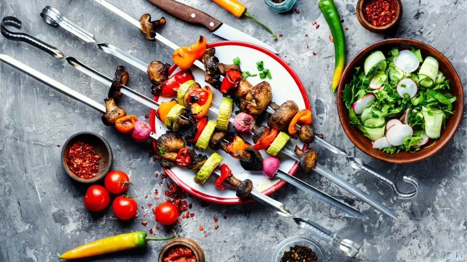 Salades, barbecue et plancha : faites le plein de recettes gourmandes avec les nouveaux livres Marmiton !
