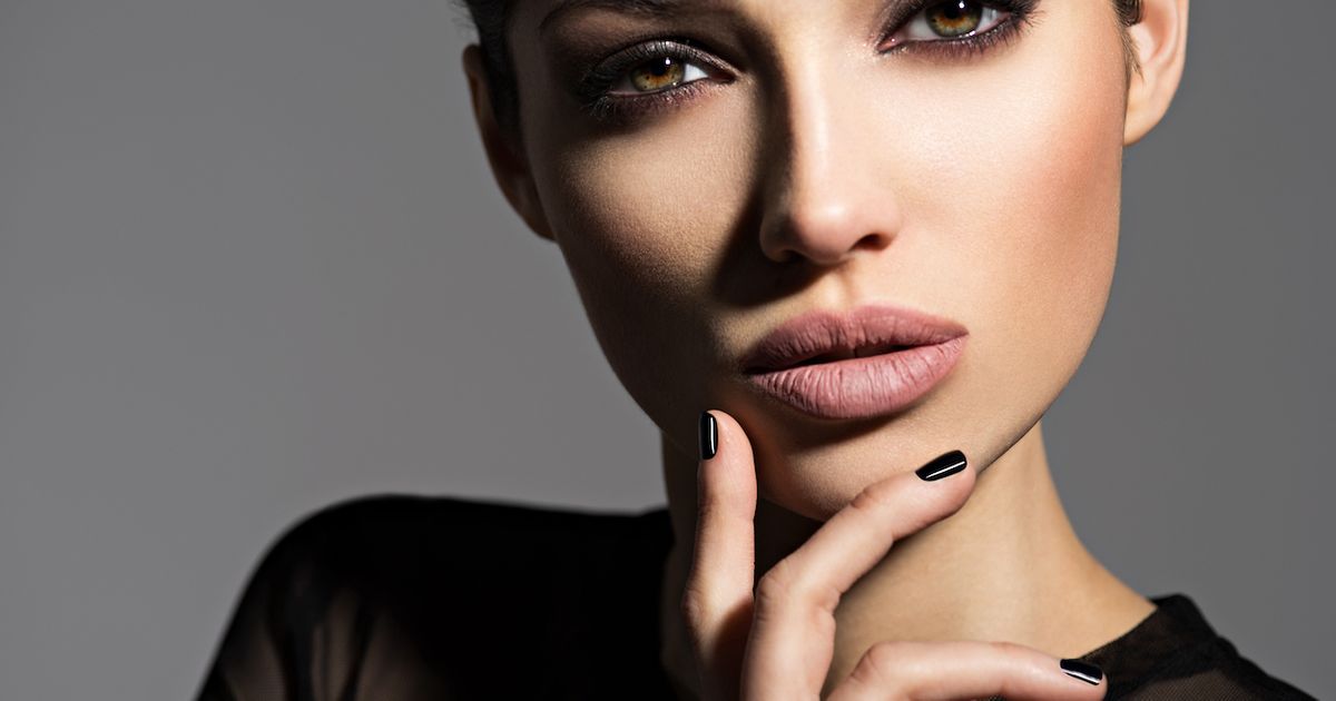 Cette tendance maquillage des années 90 revient au goût du jour