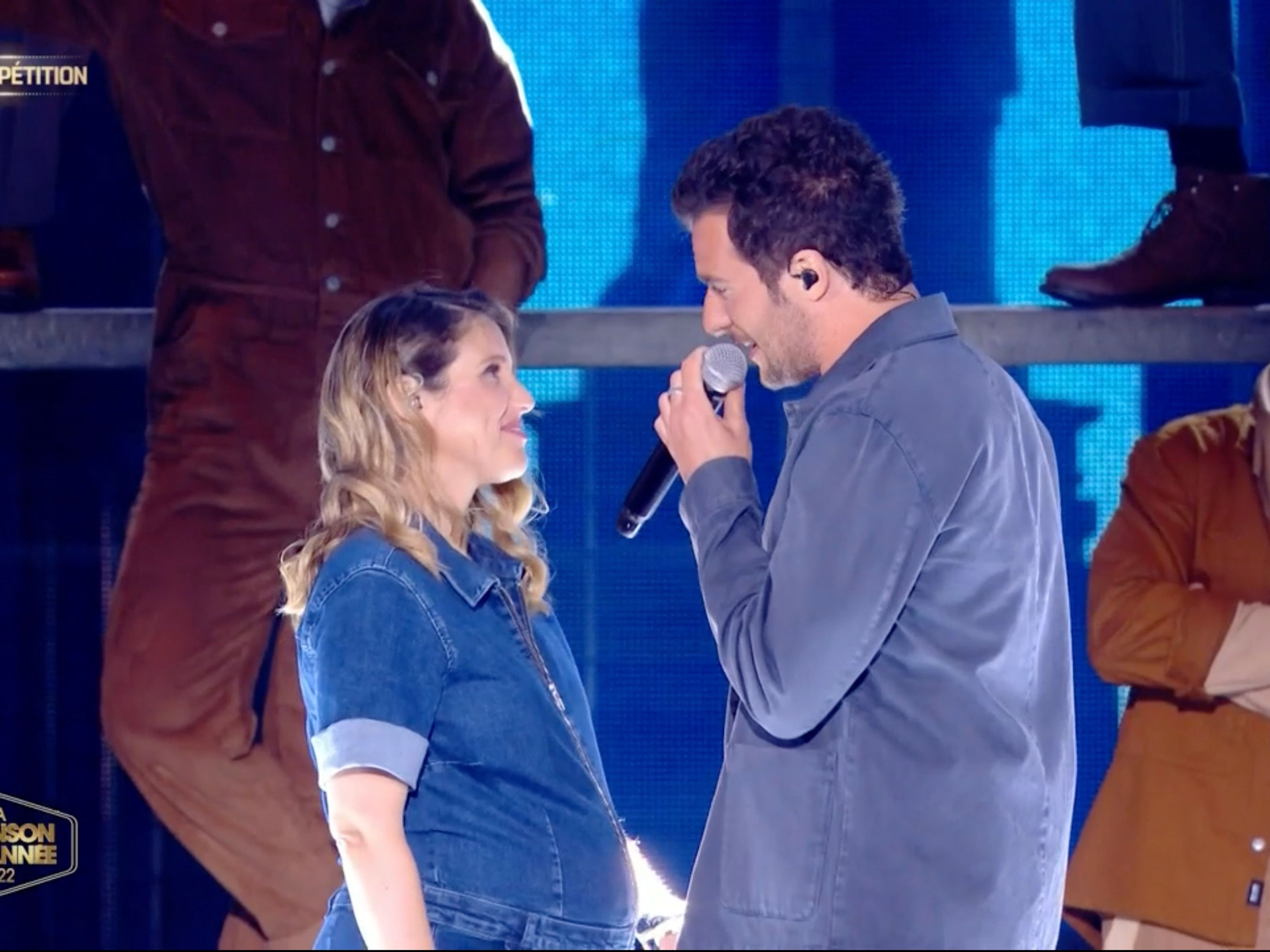Retine Amir Chanson De L Année La Chanson de l'année : grand vainqueur, Amir monte sur scène avec sa femme  enceinte