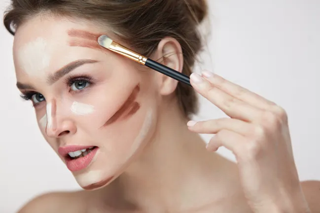 contouring make up viso tondo