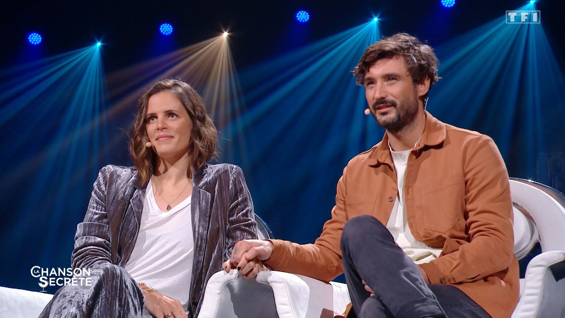 Laury Thilleman Et Frero Delavega La Chanson secrète : les larmes de Laure Manaudou après la surprise de ses  proches