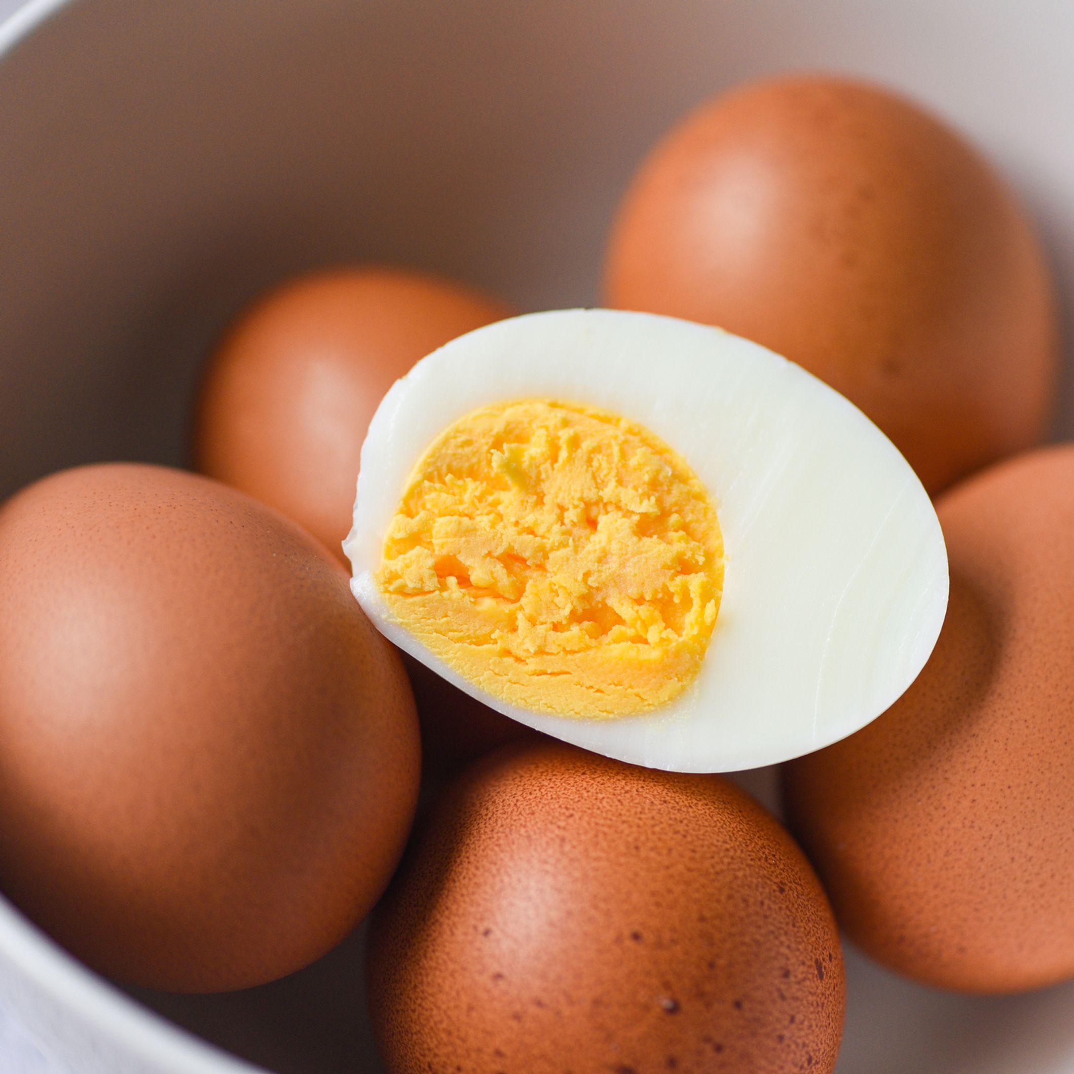 Astuces pour éplucher un œuf dur rapidement