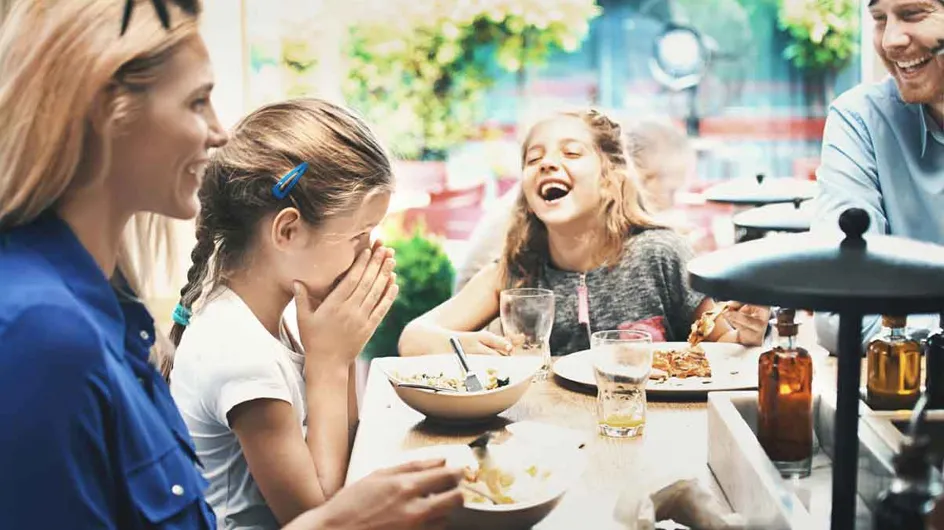 Bambini al ristorante: come intrattenerli (senza l'aiuto della tecnologia)