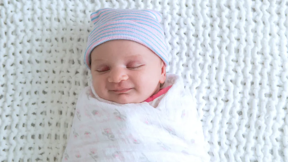 Swaddle neonato: è vero che la fasciatura aiuta i bambini?