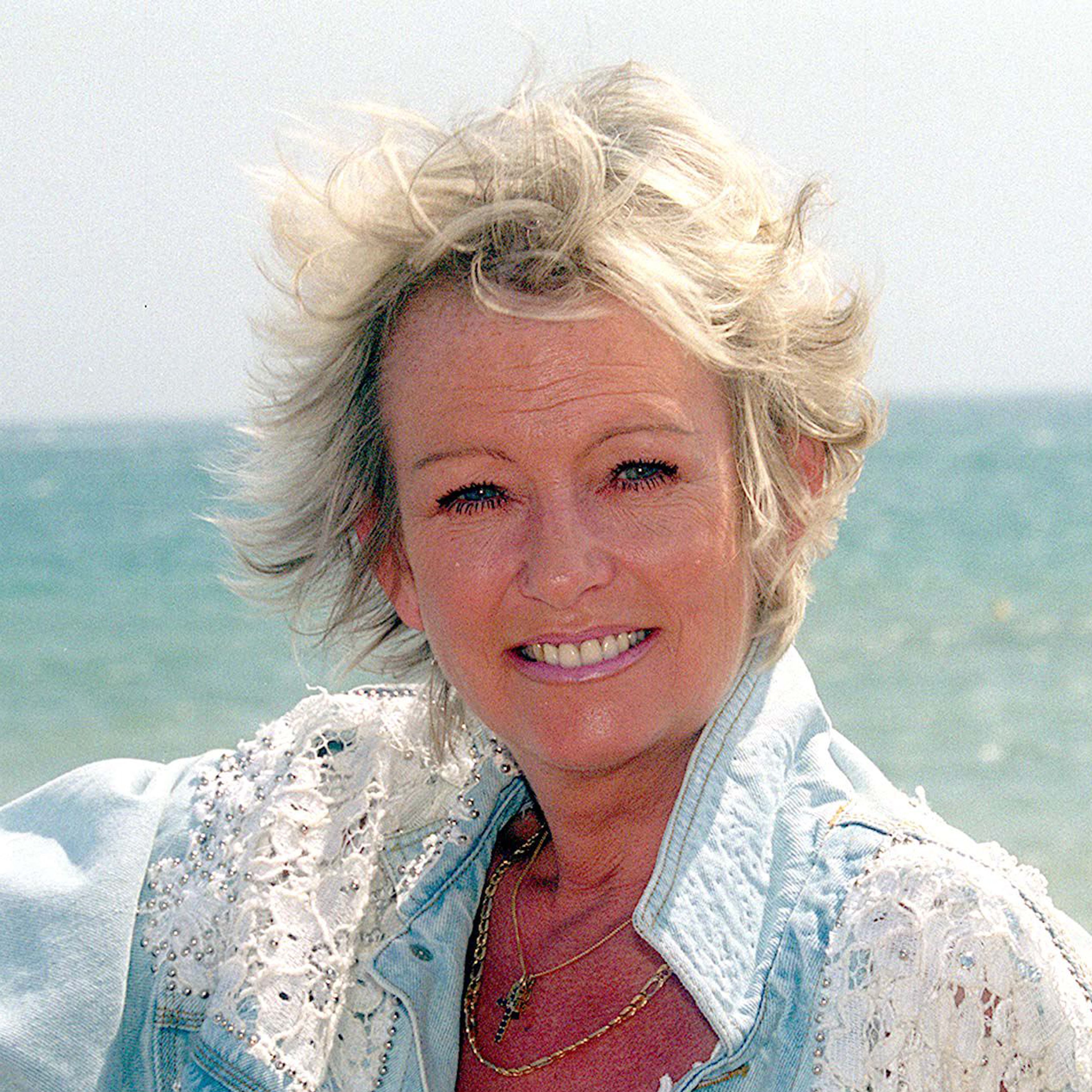 Mari Fabienne Egal Et Son Fils Que devient Évelyne Leclercq, l'ex-speakerine star de la télé ?