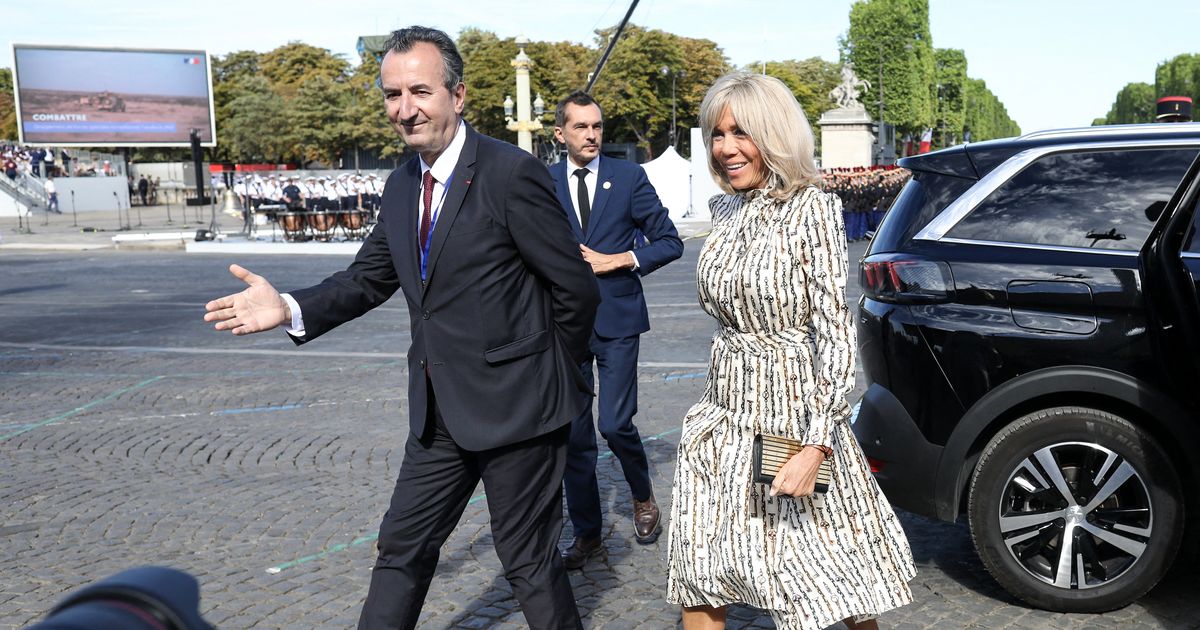 Brigitte Macron découvrez le prix exorbitant de sa superbe robe pour