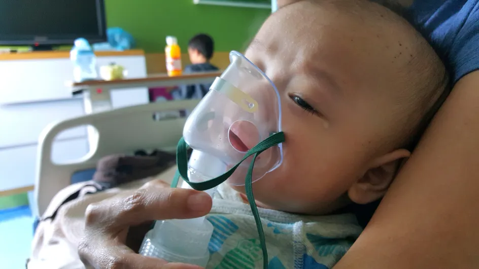 "Mon bébé avait le thorax qui s’enfonçait", une mère refusée aux urgences raconte son calvaire