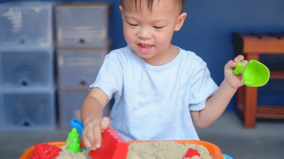 Activités Montessori : 5 bacs sensoriels pour les enfants faciles à réaliser