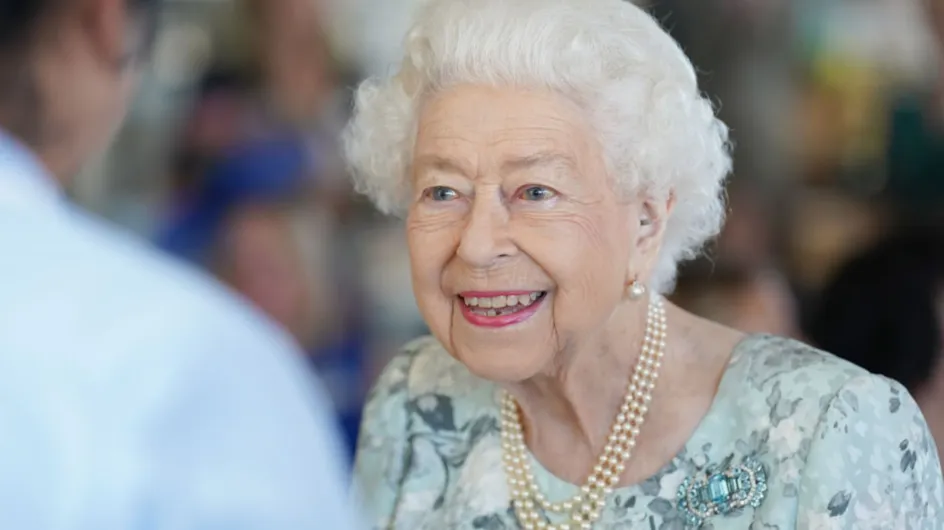 Elizabeth II : l'un de ses gardes hurle sur une touriste, la vidéo fait le buzz
