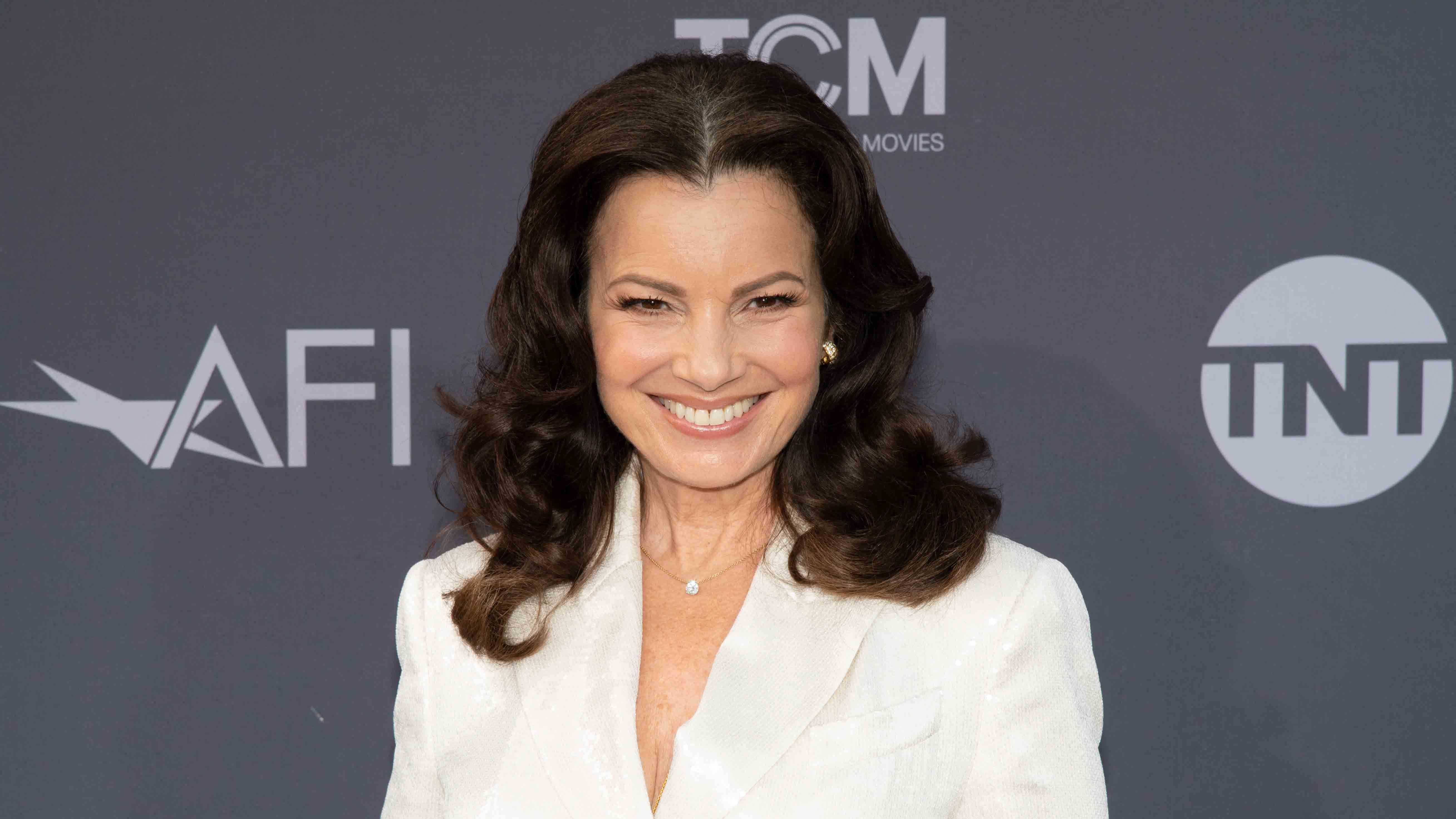 Une Nounou D Enfer Nue Fran Drescher (Une nounou d'enfer) ventre nu à 64 ans : l'actrice illumine  le tapis rouge