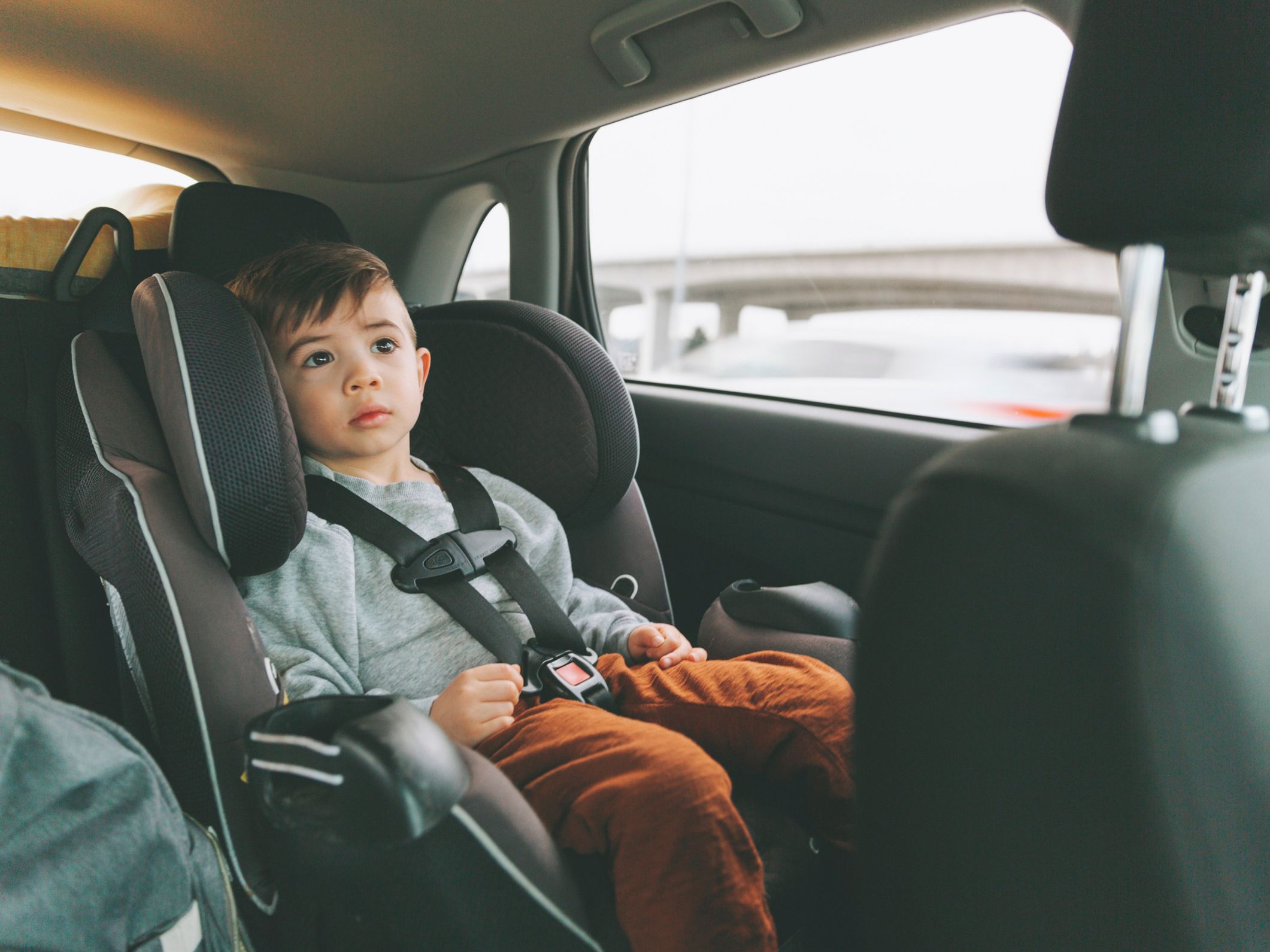 Quel âge pour arrêter le rehausseur et passer à la ceinture de sécurité ?