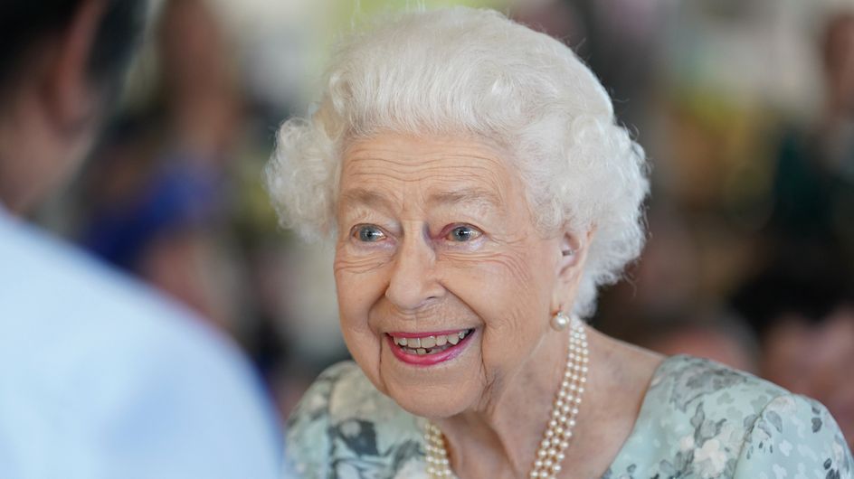 Elizabeth II mal en point : les vacances commencent mal pour la reine