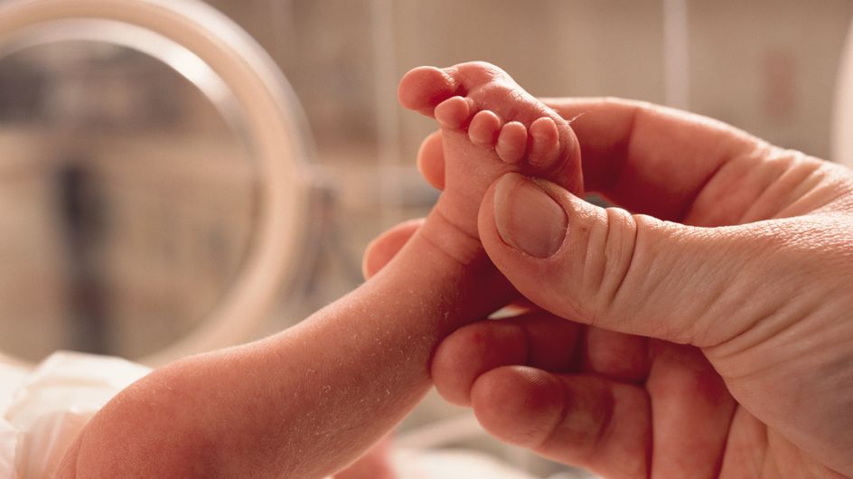 A Monza, una neonata è stata abbandonata davanti all’ospedale: si cerca la madre