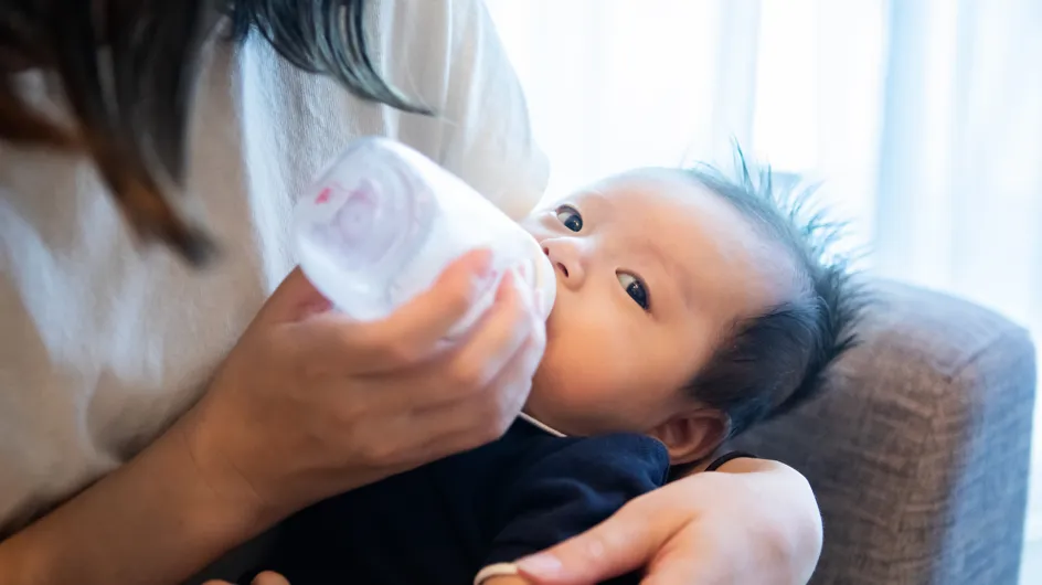 Ces parents ont découvert un ver dans le lait infantile de leur bébé