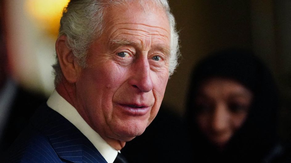 Le roi Charles III rappelé aux “bonnes manières” après un geste dédaigneux envers un domestique