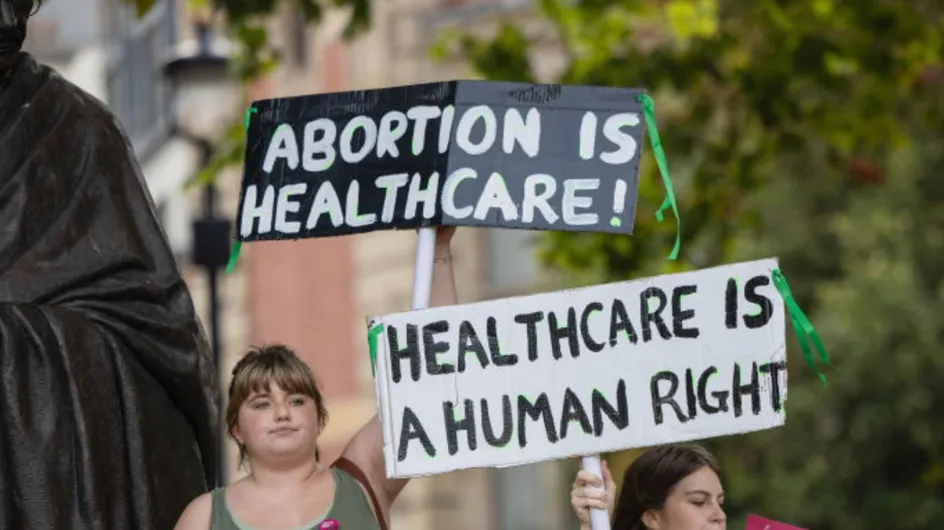 Per abortire in Ungheria sarà obbligatorio ascoltare il battito del feto: così si limitano i diritti