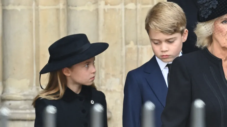 La princesse Charlotte fait la leçon à son frère le prince George : "incline-toi"