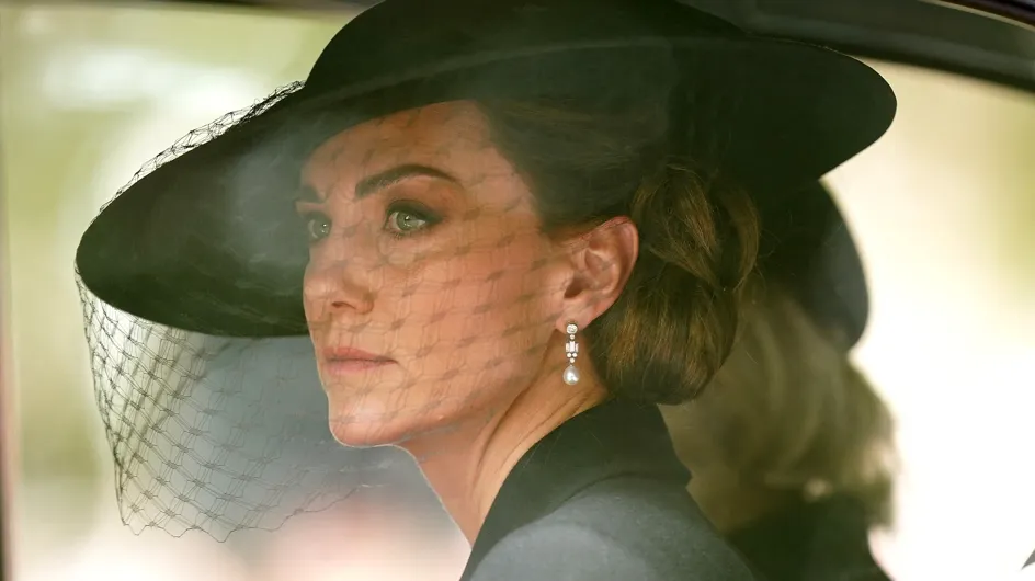 Kate Middleton un petit sourire aux lèvres, les fans de Meghan Markle se déchaînent
