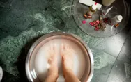 Conseil Et Partage De Mimi Et Naly - Comment soigner un ongle incarné ?  Faites tremper vos pieds dans de l'eau chaude mélangée à du bicarbonate de  soude et laissez reposer pendant