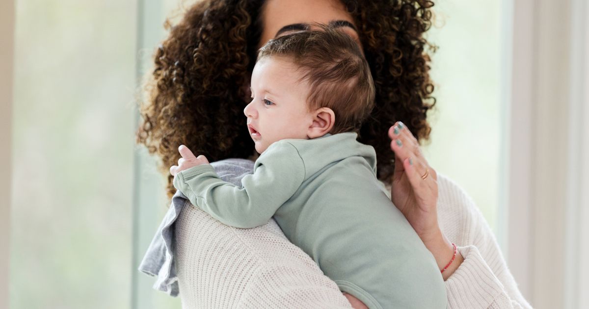 Rot de bébé : les meilleurs conseils pour l’aider à roter