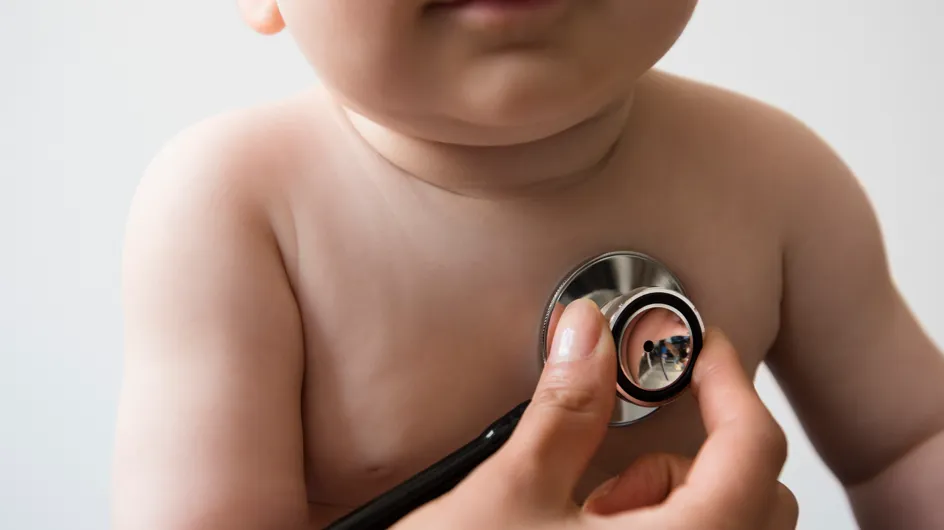 Il reflusso gastroesofageo nel neonato: cause, sintomi e rimedi