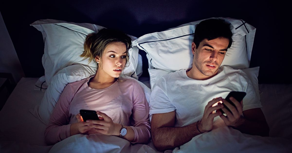 Espionner votre partenaire via son téléphone : attention, vous risquez gros