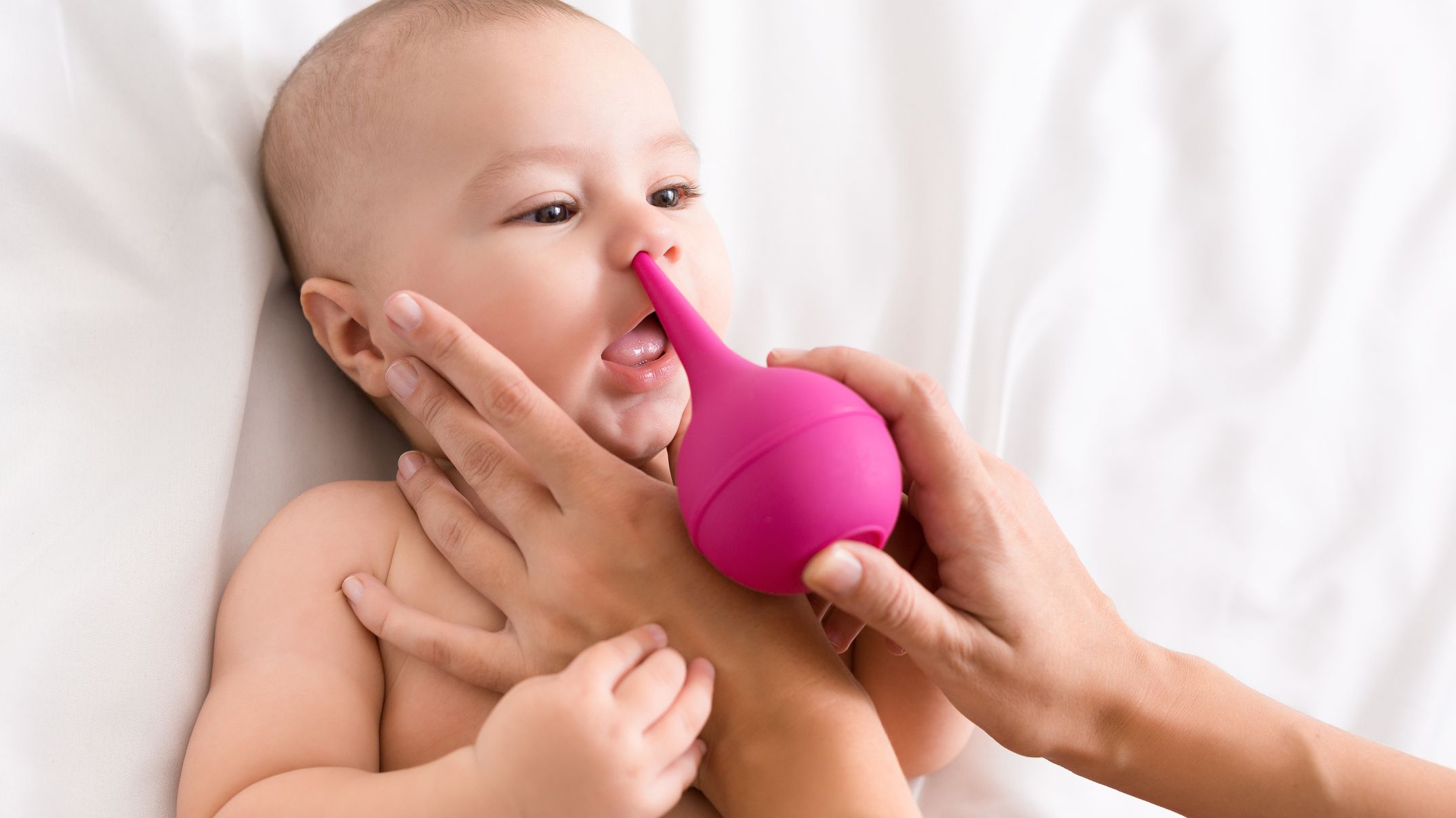 Comment nettoyer efficacement le nez de votre bébé