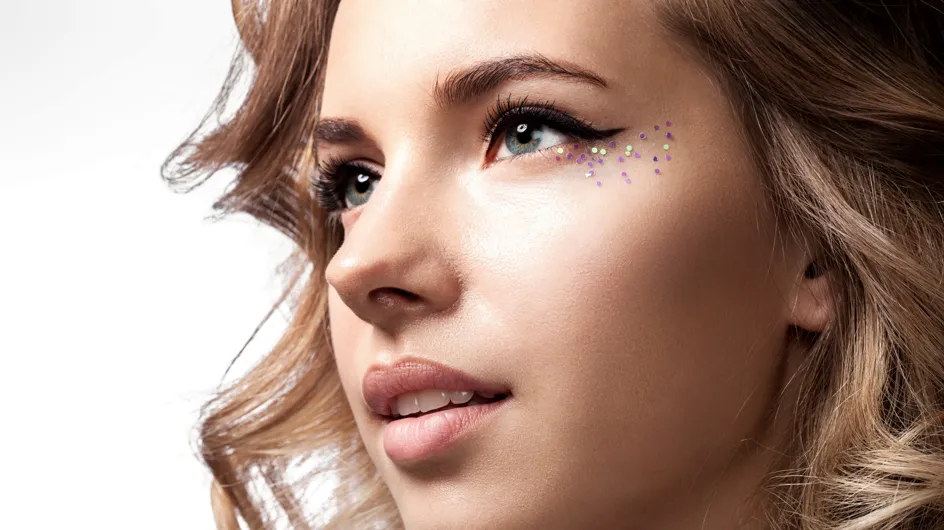 Trucco con brillantini adesivi, ecco tutto ciò che devi sapere per brillare con un makeup effetto shine
