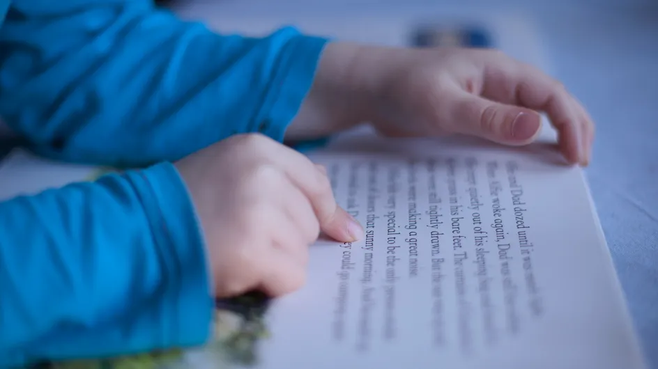 Impressionnant : à 2 ans, cette petite fille sait déjà lire et écrire !