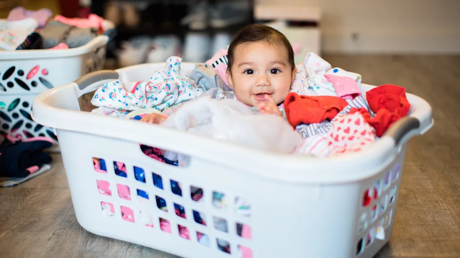 Babykleidung waschen: Praktische Tipps gegen Schadstoffe & Flecken