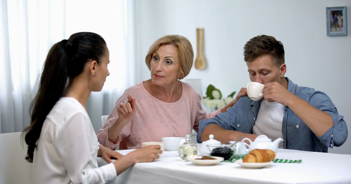 Belle Mère Envahissante Comment Lui Répondre Sans La Froisser 