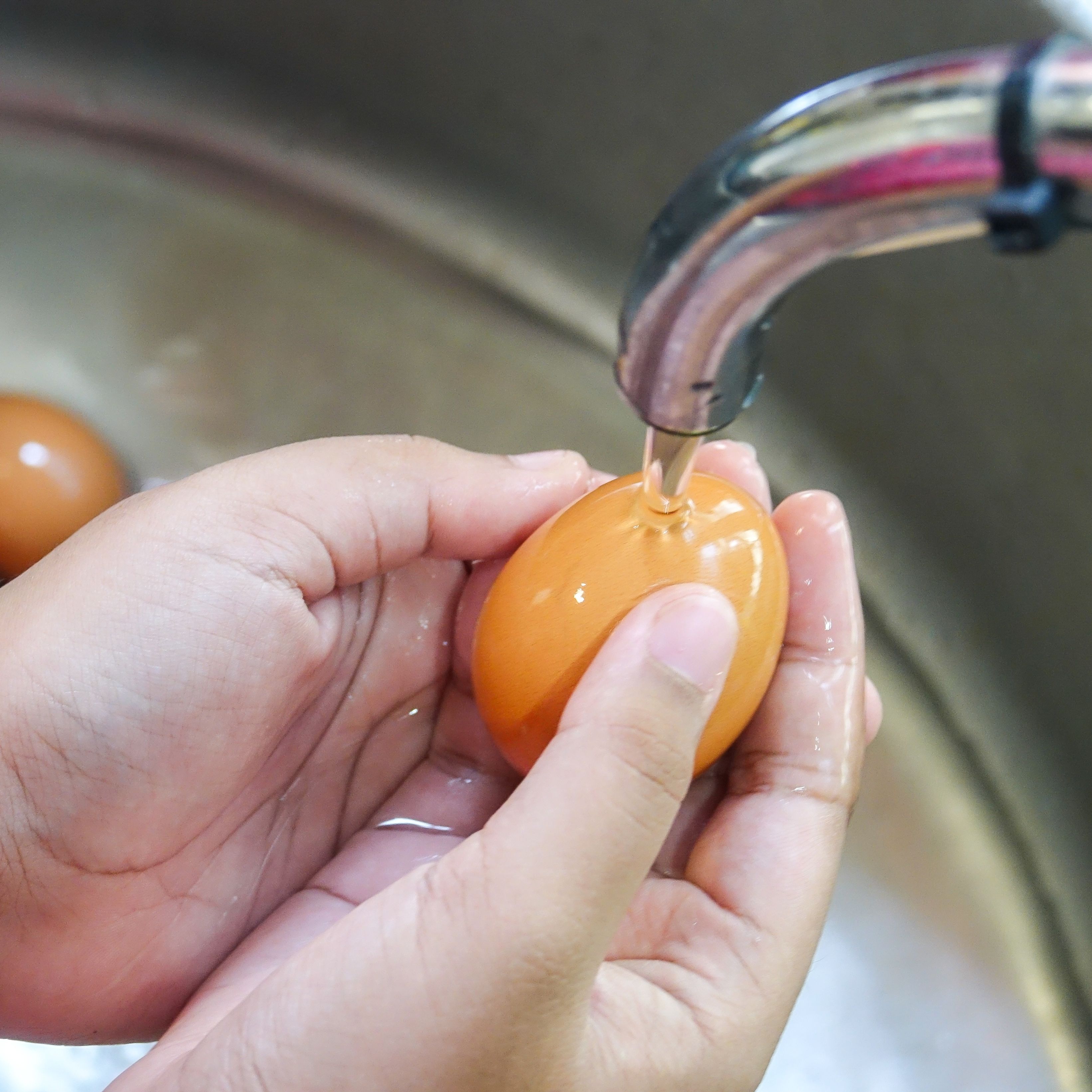Pourquoi il est fortement déconseillé de laver ses œufs ?