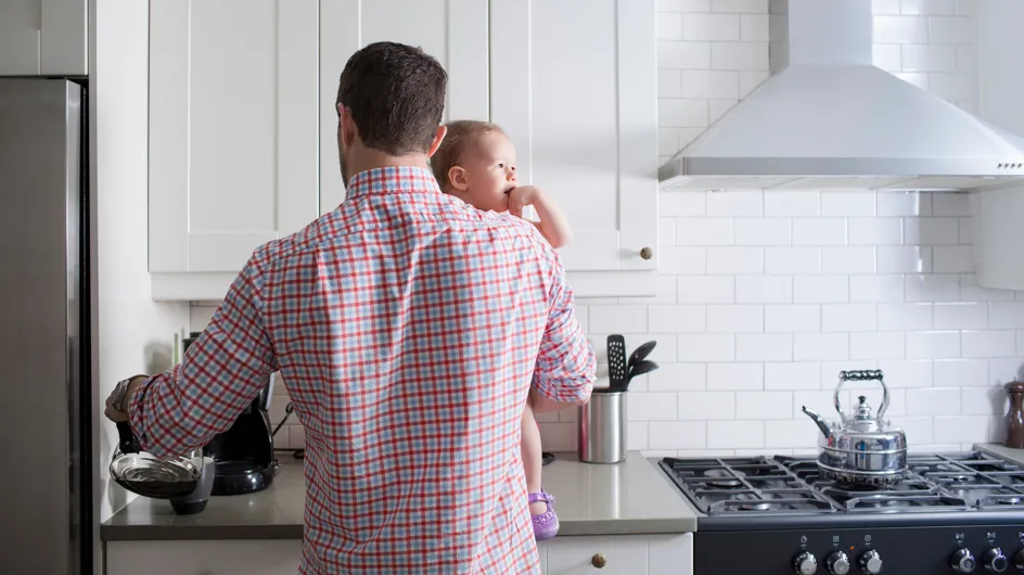 Un père et son bébé frôlés par une balle de chasseur, dans leur cuisine