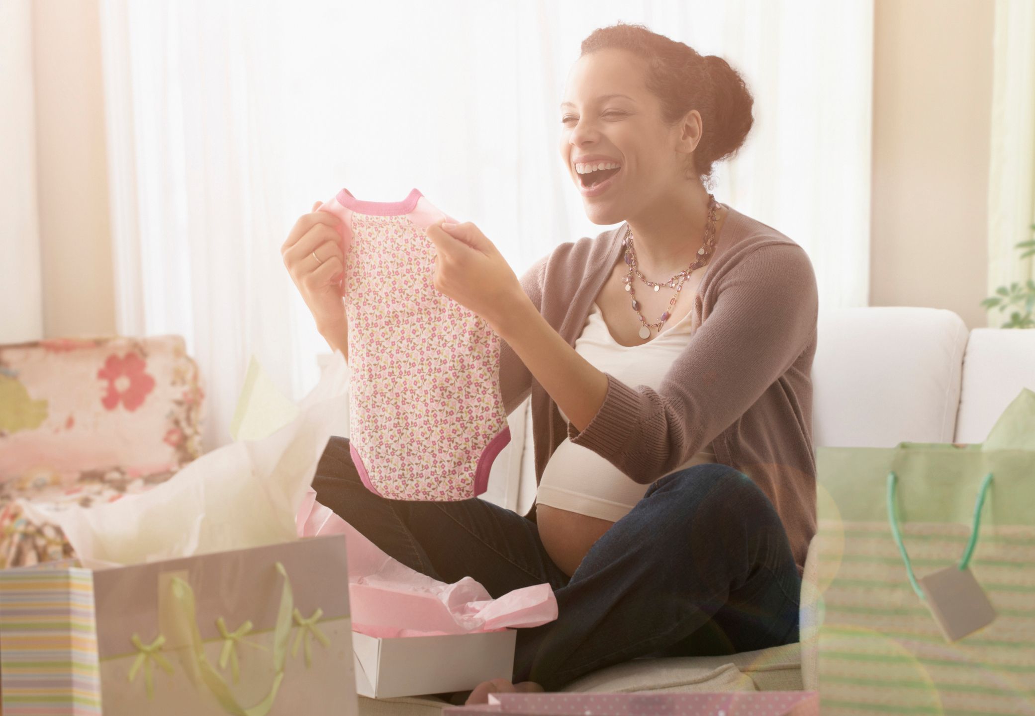 50 Idées de cadeaux utiles pour femme enceinte (inclut les cadeaux