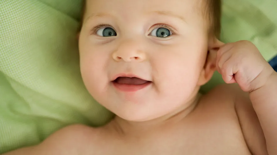 Come pulire le orecchie di un neonato: i passaggi per farlo nel modo corretto