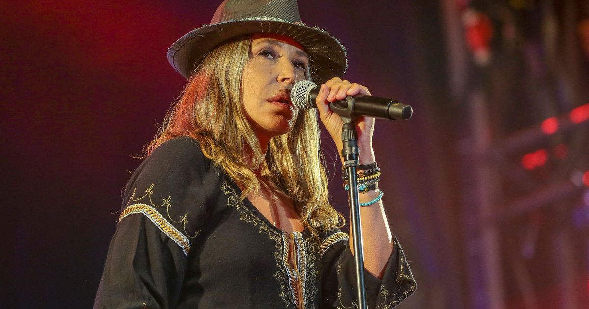 PHOTO. Zazie rayonnante, elle dévoile sa nouvelle coupe pour cheveux gris