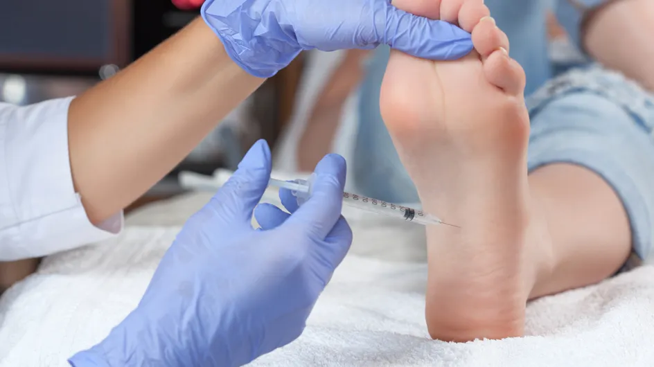 Se faire injecter du botox dans les pieds, la nouvelle tendance en médecine esthétique