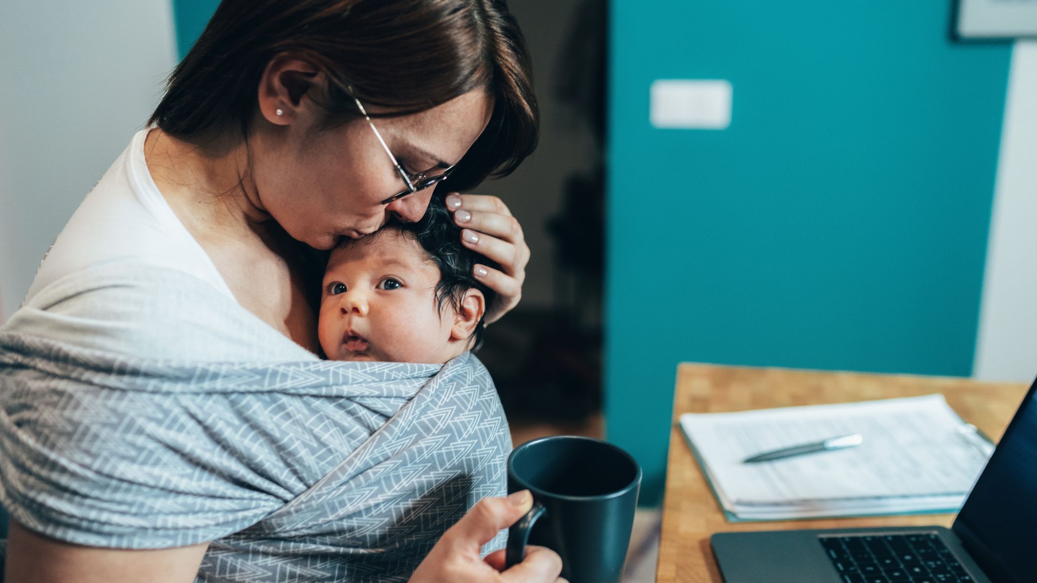 ▷ Porter Bébé en Écharpe : Est-ce la Solution Idéale ? - Les