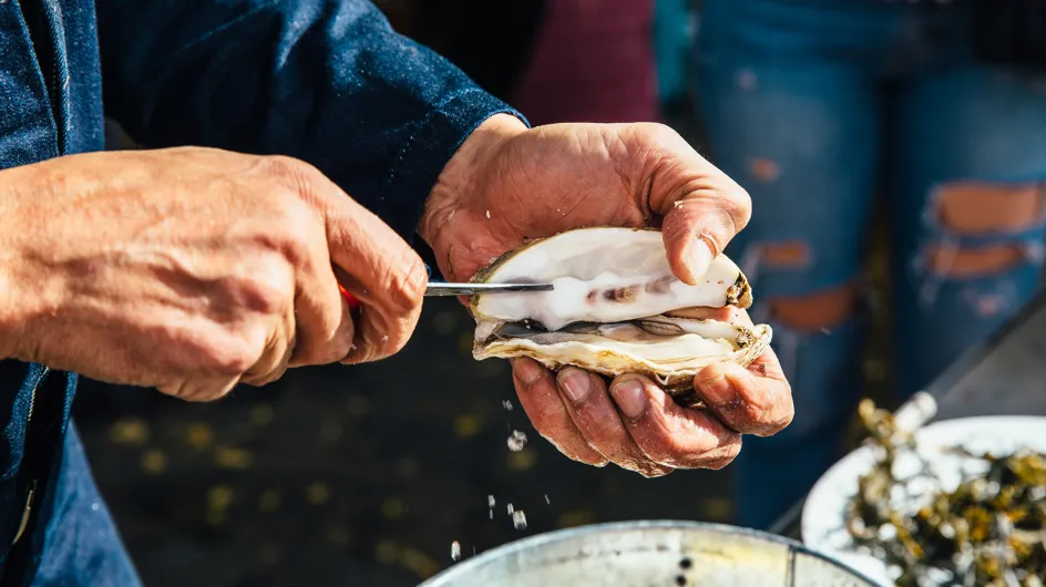 Huîtres : la technique pour les ouvrir sans couteau et éviter les blessures