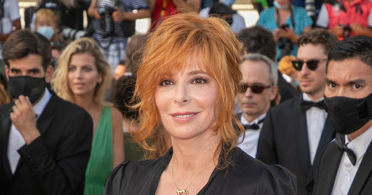 PHOTO. Mylène Farmer rayonnante avec une nouvelle coupe de cheveux plus