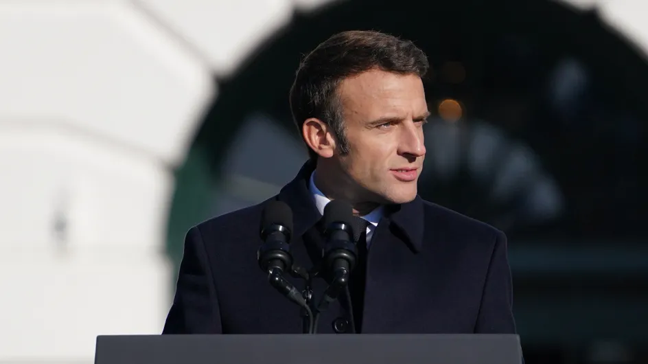 Emmanuel Macron moqué : ce détail lors de ses vœux tourné en dérision par les internautes