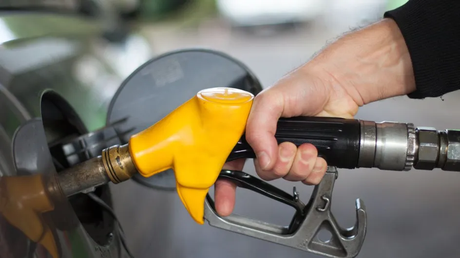 Accisa mobile: cos'è e come aiuterà i consumatori contro il caro benzina