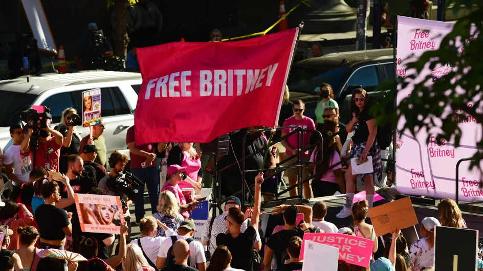 Le teorie complottiste su Britney Spears, ancora perseguitata dai paparazzi: parliamone