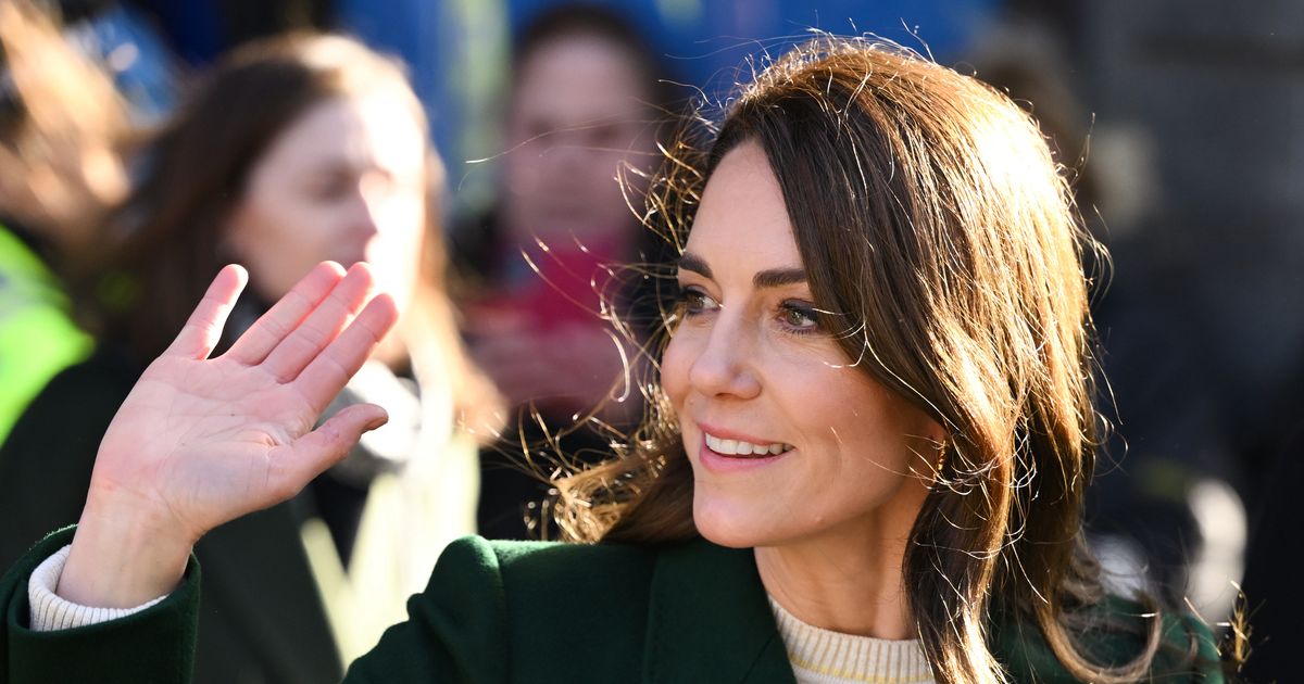 Kate Middleton sifflée en plein bain de foule, elle réagit avec classe