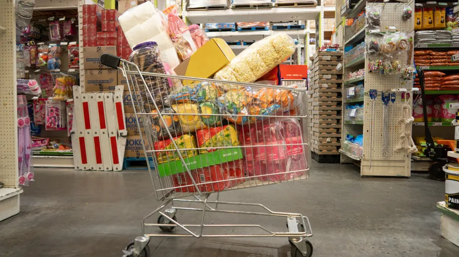 Supermarchés : pour économiser, il vaut mieux éviter les caddies, voici pourquoi