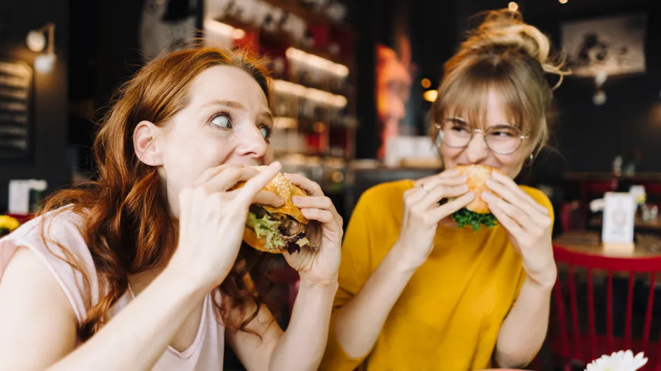 Alimentation : cette erreur à éviter lorsqu’on mange un hamburger